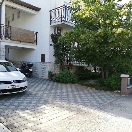 אומאג Apartmani Komunela מראה חיצוני תמונה