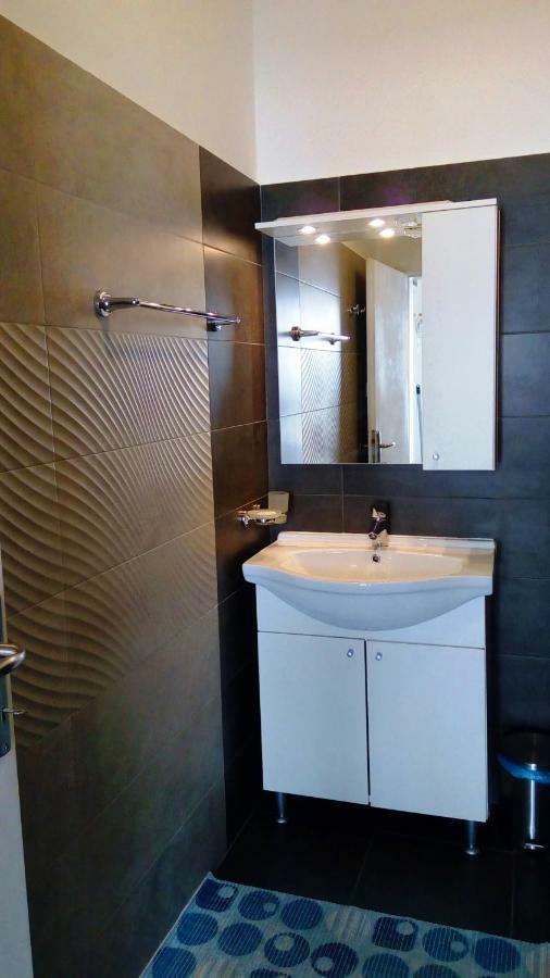 אומאג Apartmani Komunela מראה חיצוני תמונה