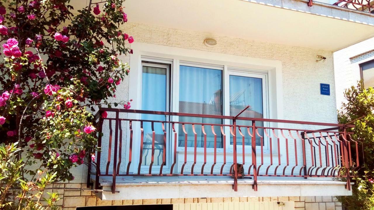 אומאג Apartmani Komunela מראה חיצוני תמונה