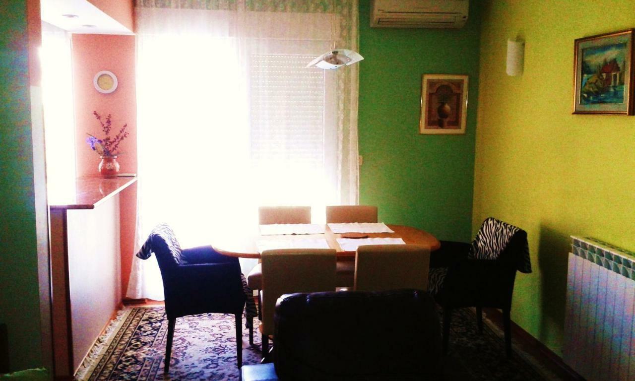 אומאג Apartmani Komunela מראה חיצוני תמונה