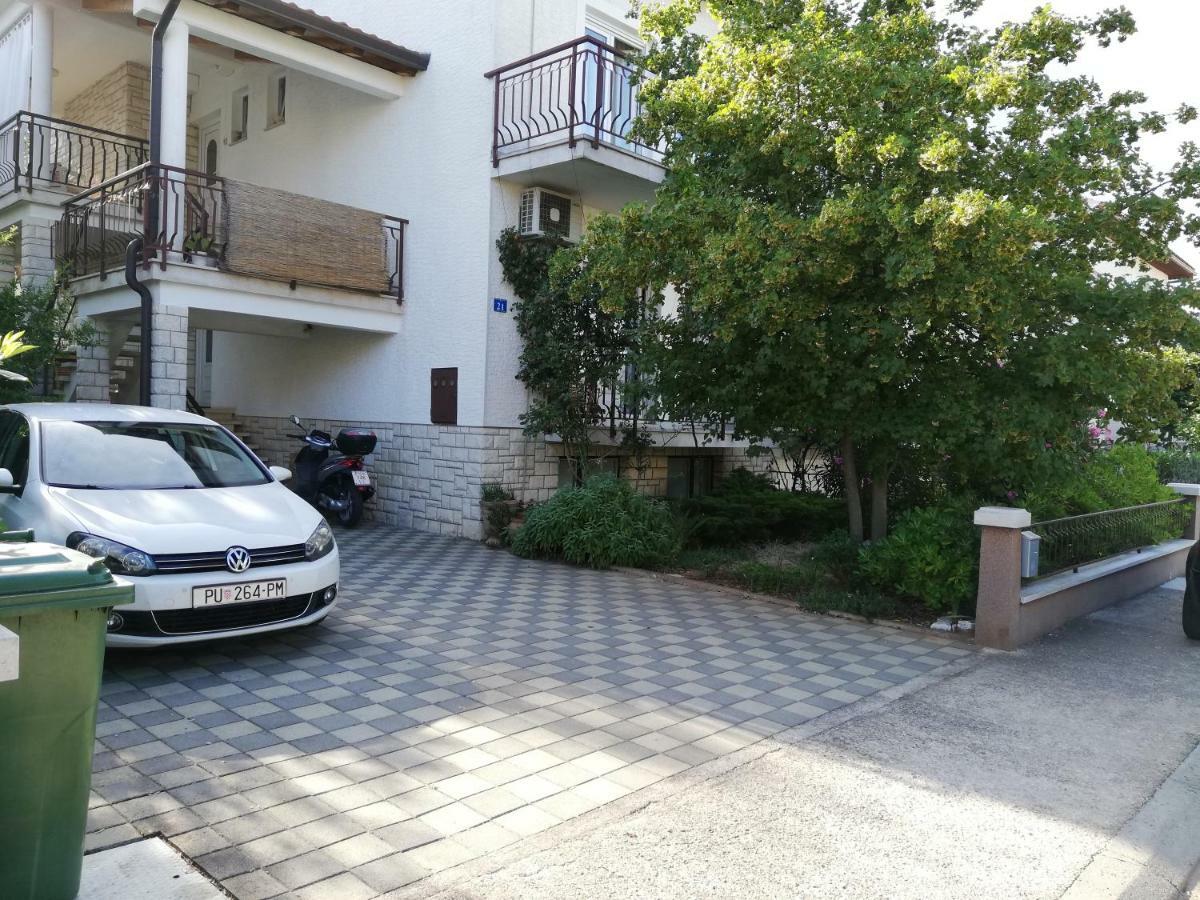 אומאג Apartmani Komunela מראה חיצוני תמונה